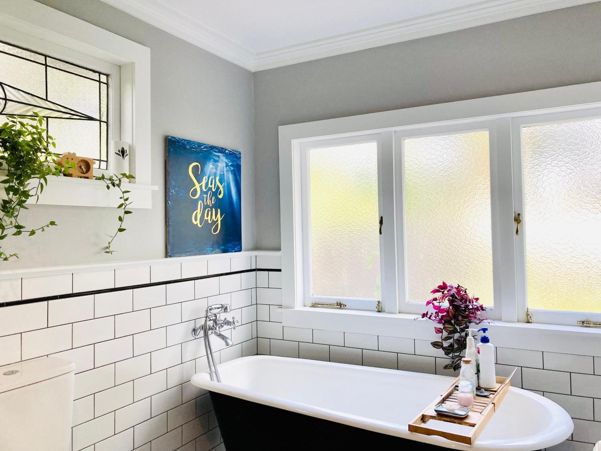Spacious And Sunny Master Bedroom With Shared Bathrooms Auckland Exterior photo